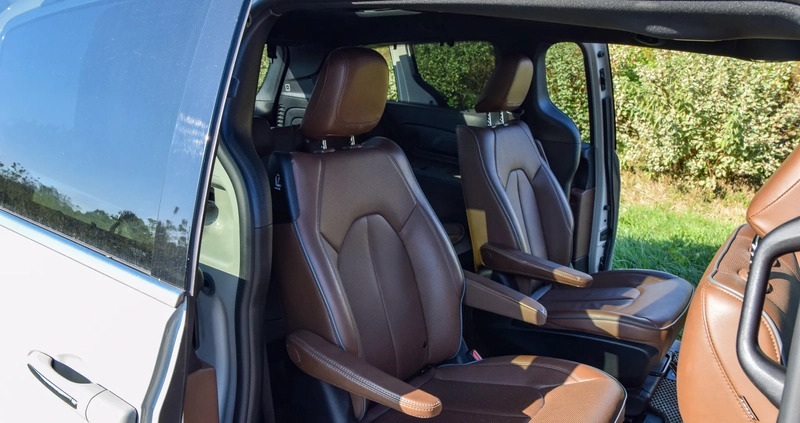 Chrysler Pacifica cena 190000 przebieg: 31000, rok produkcji 2021 z Rzeszów małe 56